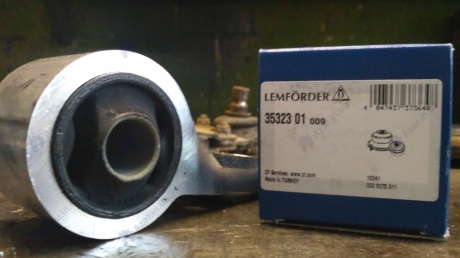 Сайлентблок рычага LM 35323 (Lemforder)