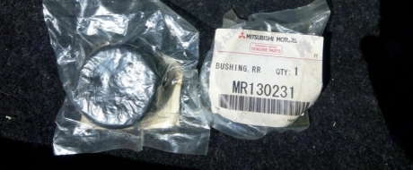 Втулка опоры амортизатора переднего MR130231 MITSUBISHI